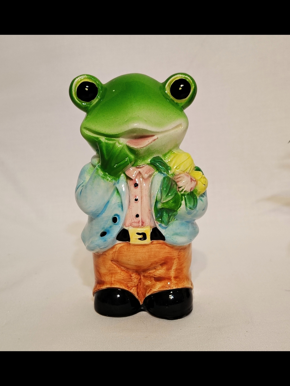 Vintage 1970's  Bashful Green Ceramic Frog With Tulip Bouquet